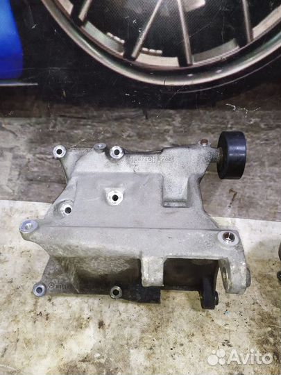 Кронштейн компрессора mercedes W208 CLK