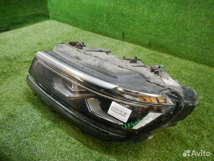 Фара левая Volkswagen Tiguan