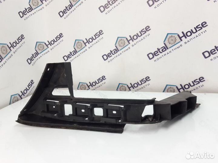 Крепление бампера заднее правое Volkswagen Touran