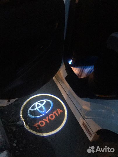 Проектр в дверную карту toyota