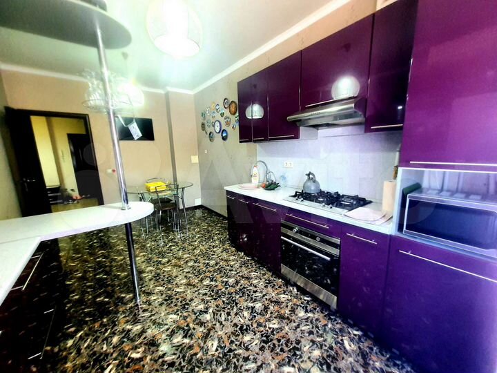 2-к. квартира, 74 м², 1/11 эт.