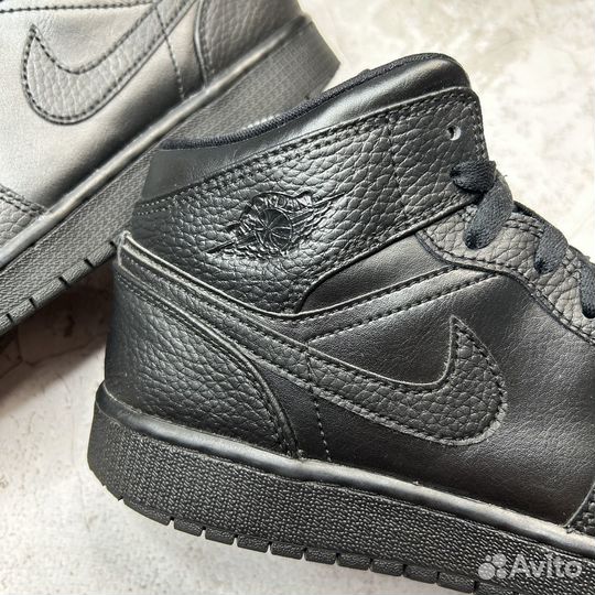 Кроссовки Nike Air Jordan 1 Mid Black