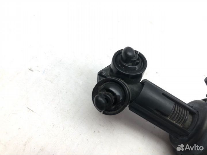 Форсунка омывателя фар передняя правая Mercedes