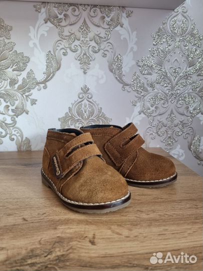 Детские вещи. Комбенизон. Ботинки. Сапоги