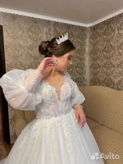 Свадебное платье со шлейфом 46 48