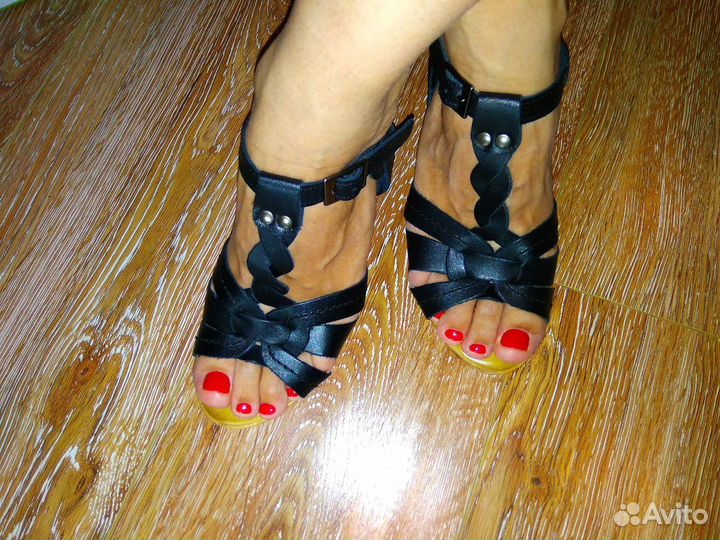 Босоножки кожаные