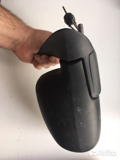 Боковое зеркало