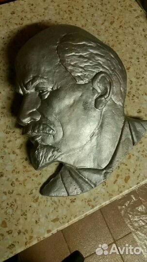 Барельеф В.И. Ленина