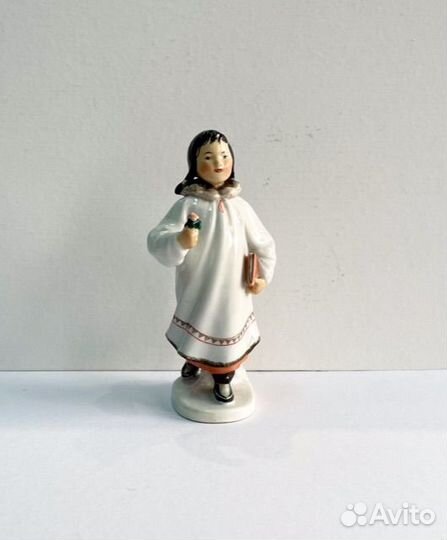 Скульптура « Якутка с цветком» 1950-е гг лфз