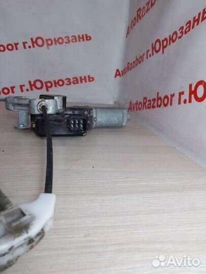 Задний правый стеклоподъемник mitsubishi cedia