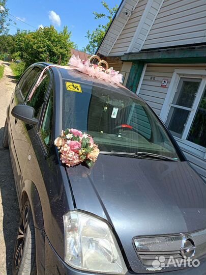 Свадебные украшения на машину