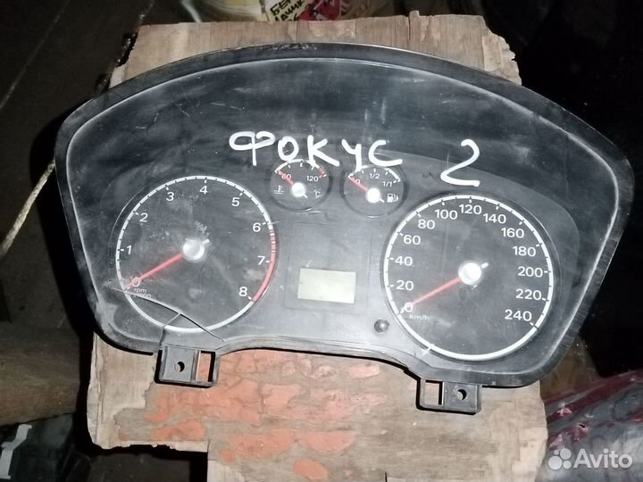 Панель приборов на Форд Фокус 07г