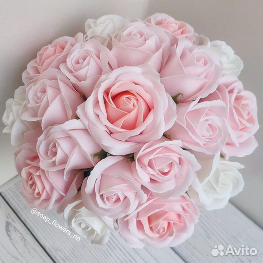 Оригинальный подарок из мыльных роз