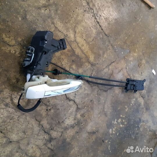 Замок двери задней левой Kia Mohave 814102J010