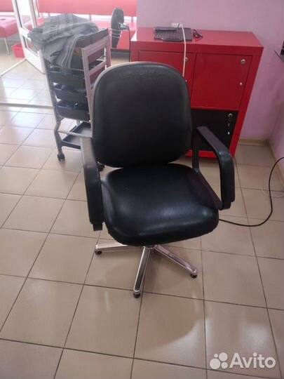 Парикмахерское кресло