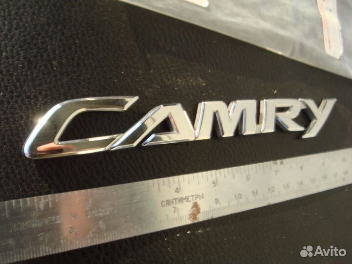 Тойота Эмблема задняя Camry 50 2011-18
