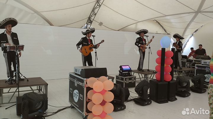 Мексиканское шоу и серенада на 8 марта