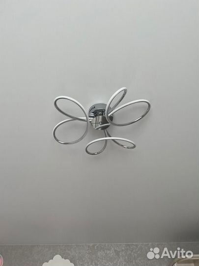 Продам люстру