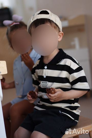 Шорты, футболка, кепка без козырька (панама)