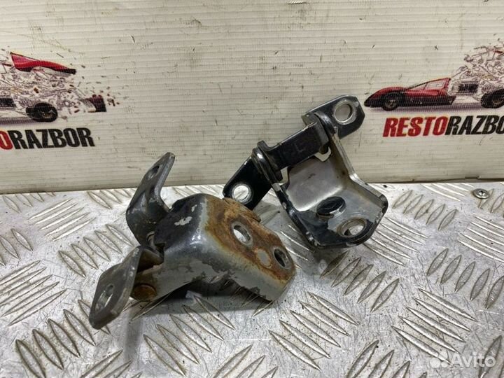 Петля двери передняя левая Mazda 3 BK 2005