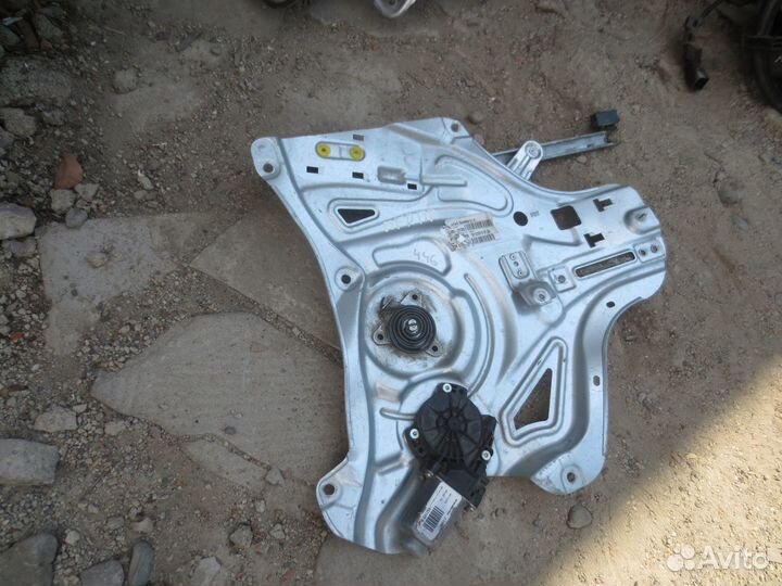 Стеклоподъемник Hyundai ix35 2009-2015г Пер правый