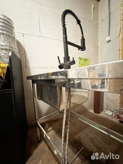 Раковина со смесителем