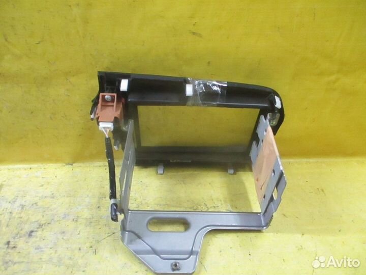 Консоль магнитофона на Honda Insight ZE2