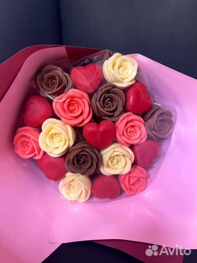 Шоколадные Розы и Сердца - 19 шт в Букете