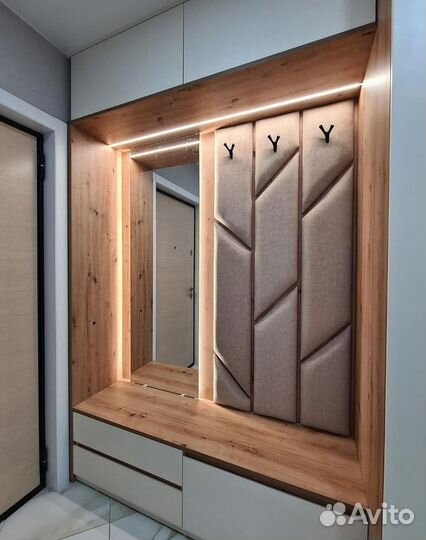 Шкаф в прихожую с мягкой панелью