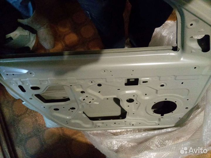 Дверь на LADA largus