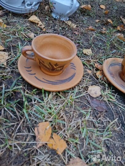 Чайные чашки и блюдца