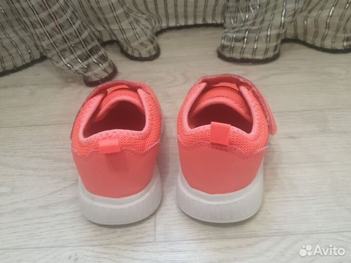 Кроссовки для девочки