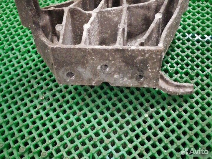 Кронштей двигателя Opel Astra J 2009-2012