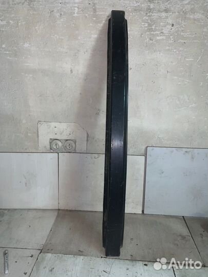 Усилитель бампера передний Volkswagen Passat B5