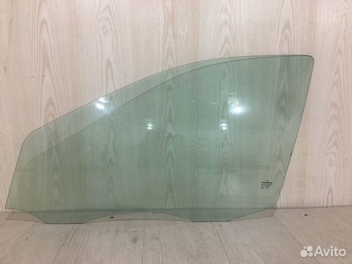 Стекло двери переднее левое Mercedes Benz C180