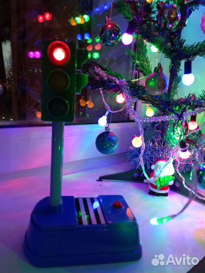 Светофор игрушка