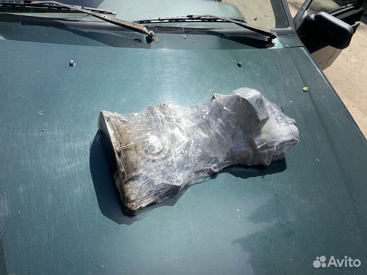 Продам переднюю крышку двс шокда фольцваген 1.2