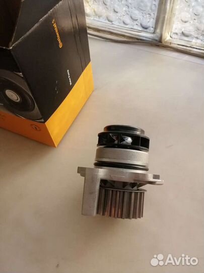 Водяная помпа 06F 121 011