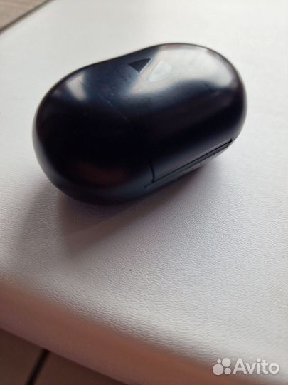 Беспроводная стереогарнитура с зарядным кейсом