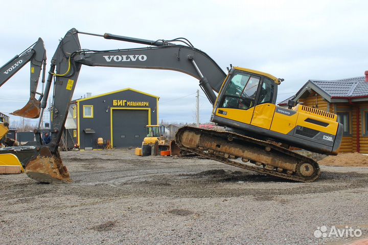 Гусеничный экскаватор Volvo EC250DL, 2013