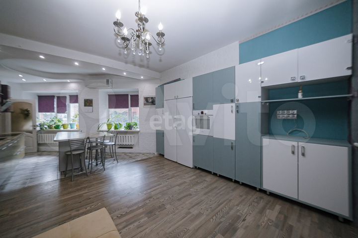 3-к. квартира, 74 м², 3/8 эт.