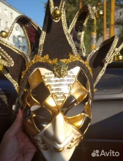 Венецианская маска карнавальная