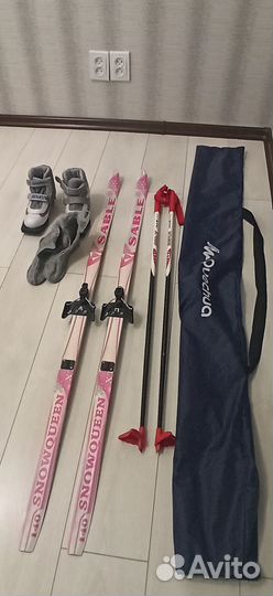 Лыжи детские 140 см, ботинки 33-34, палки,чехол