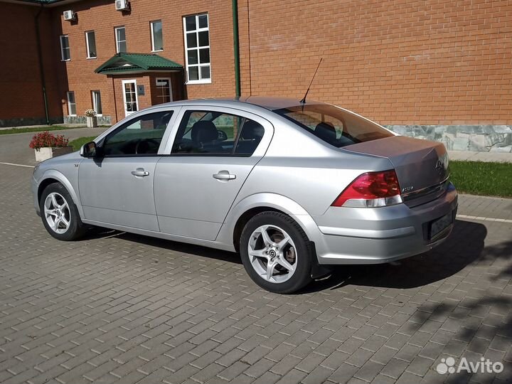 Opel Astra 1.8 AT, 2011, 129 000 км