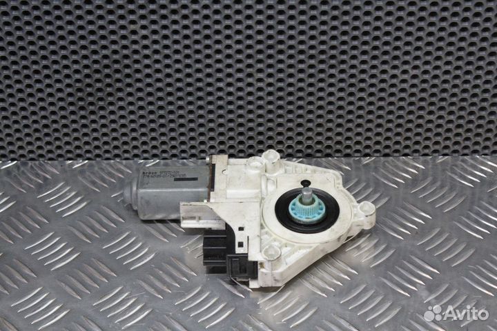 Моторчик стеклоподъемника Audi Q7 4L