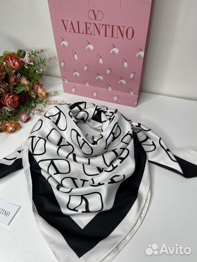 Шелковый платок Valentino белый