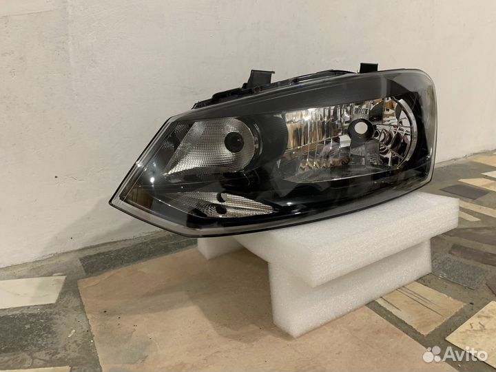 Volkswagen Polo 10- Фара левая 614