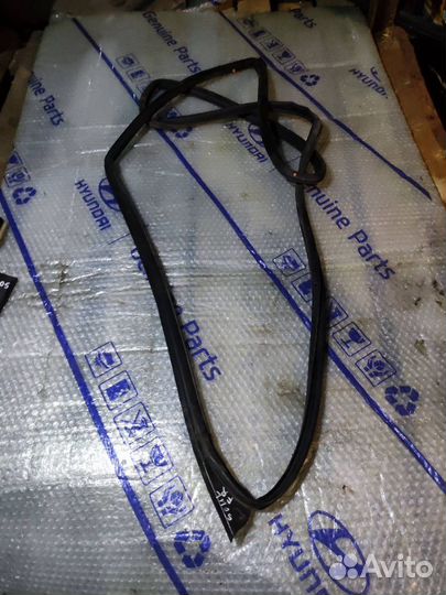 Уплотнитель Kia Soul 1