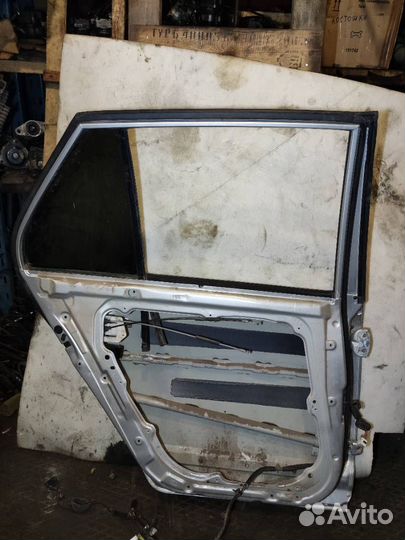 Задняя левая дверь Kia carens 2