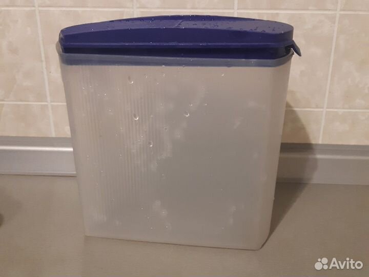 Контейнер Tupperware